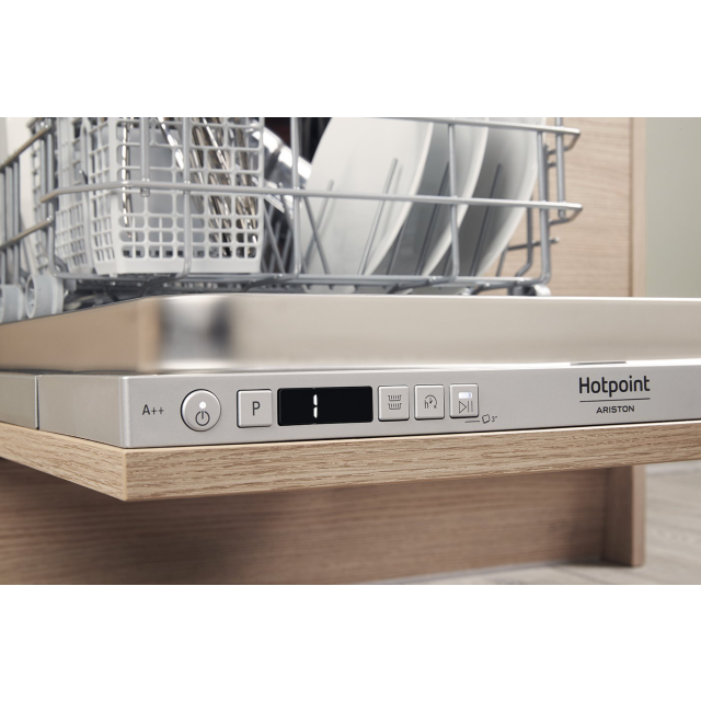 Hotpoint HSICIH4798BI Integrated Slimline Dishwasher - 10 Place Settings